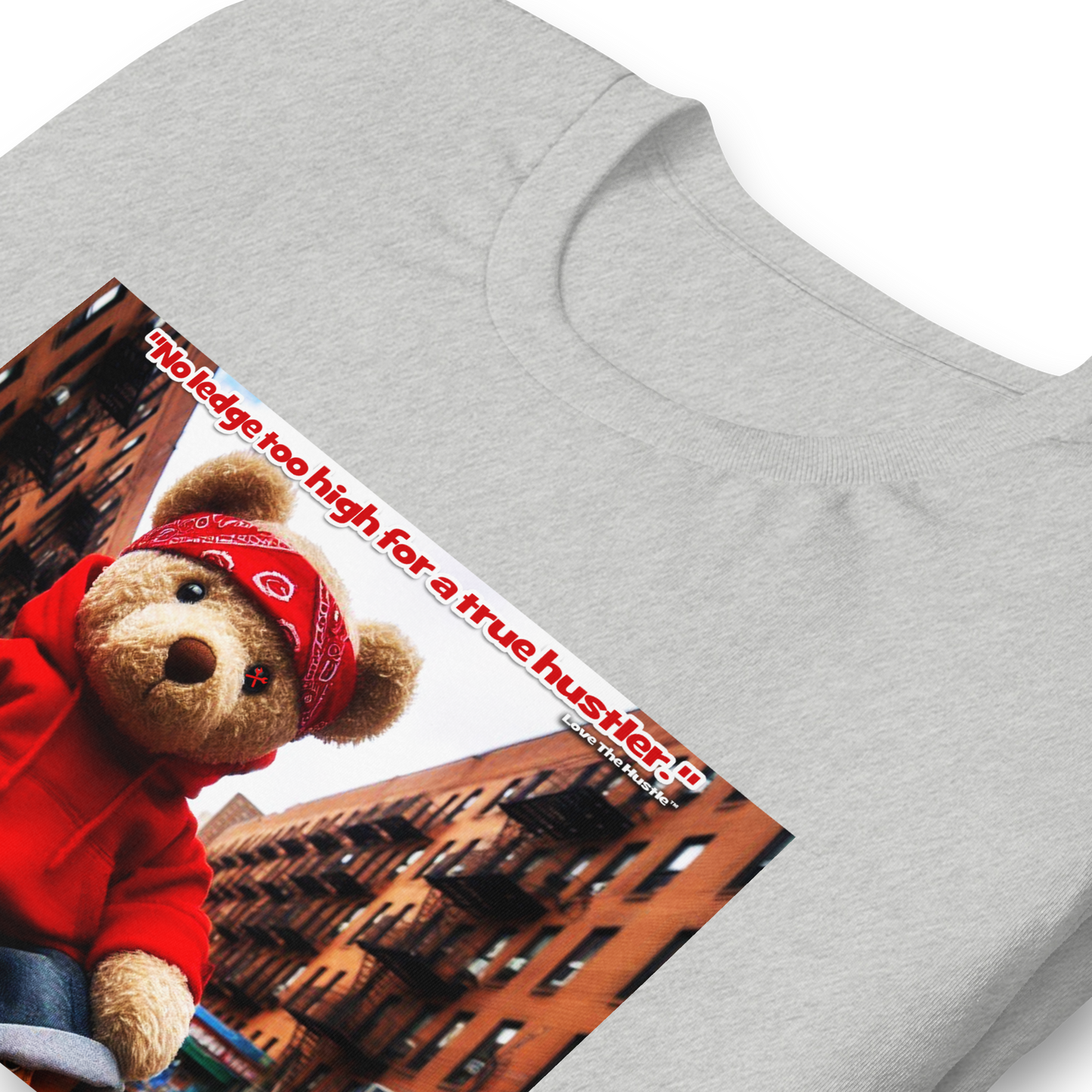 Camiseta unisex con estampado de oso rojo y bandana Love The Hustle™