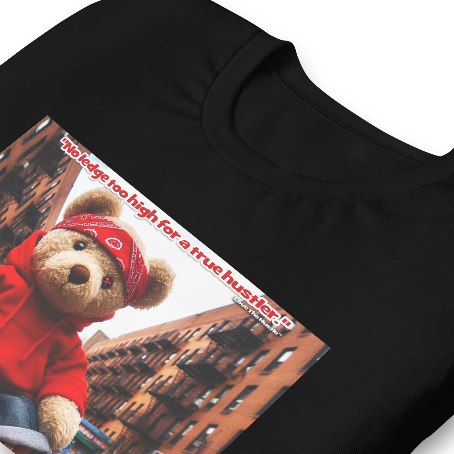 Camiseta unisex con estampado de oso rojo y bandana Love The Hustle™