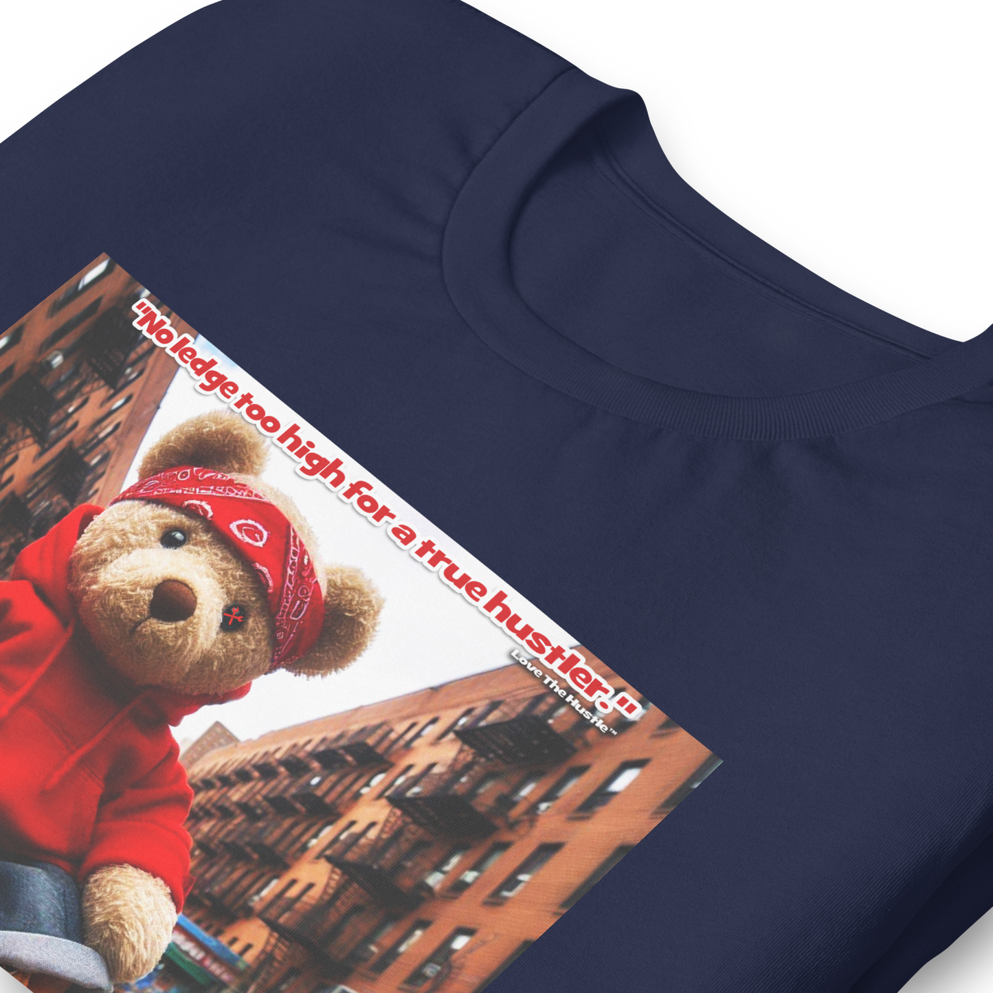 Camiseta unisex con estampado de oso rojo y bandana Love The Hustle™